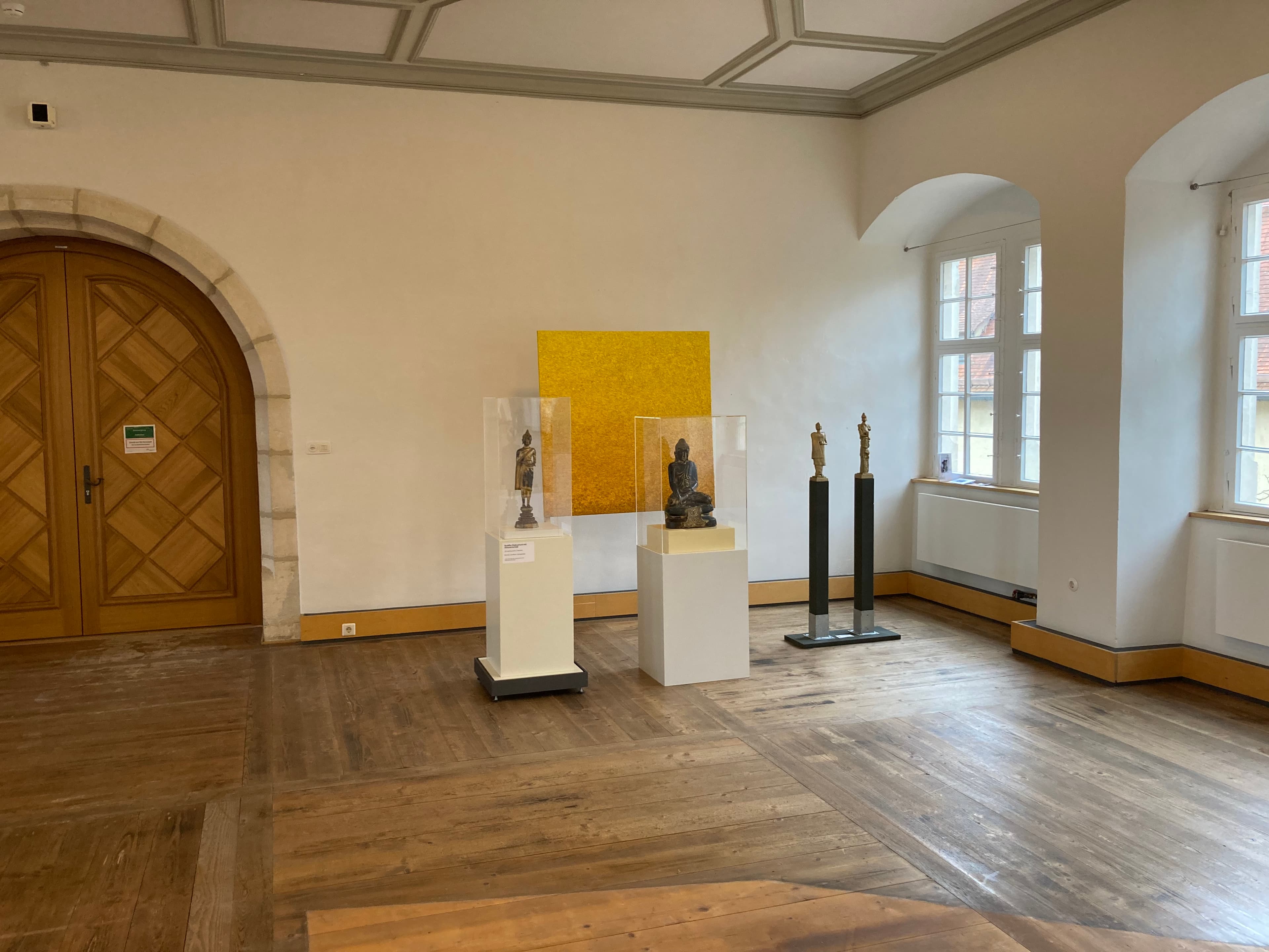 Gelbe Buddhas – Schloss Hellenstein